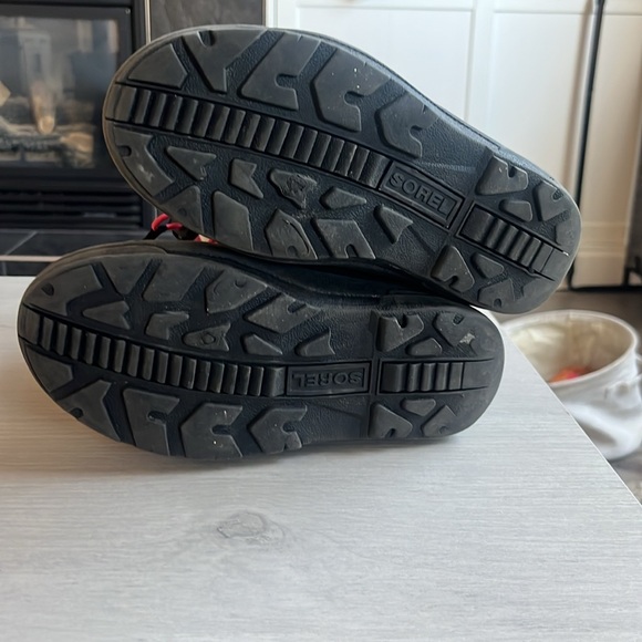 Sorel Boots Size 2 - Picture 3 of 4